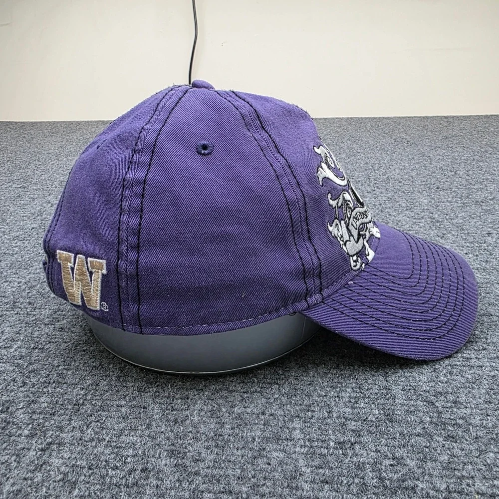 University of Washington Huskies Hat Cap Purple NCAA Crest Filigree‎ Embroidered